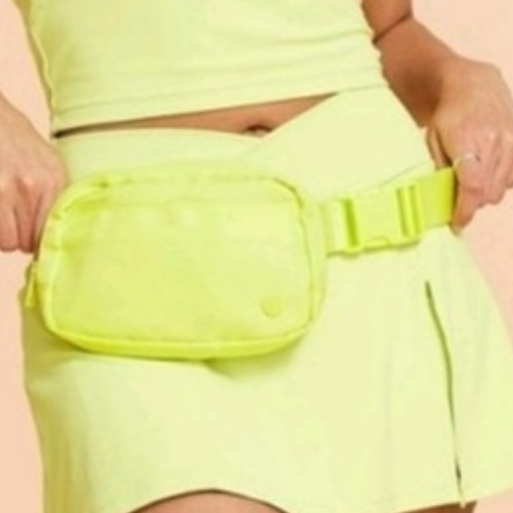 Blogilates Belt Bag Lime Green Crossbody Workout Bag Fanny Pack Adjustable NWT - Picture 3 of 15